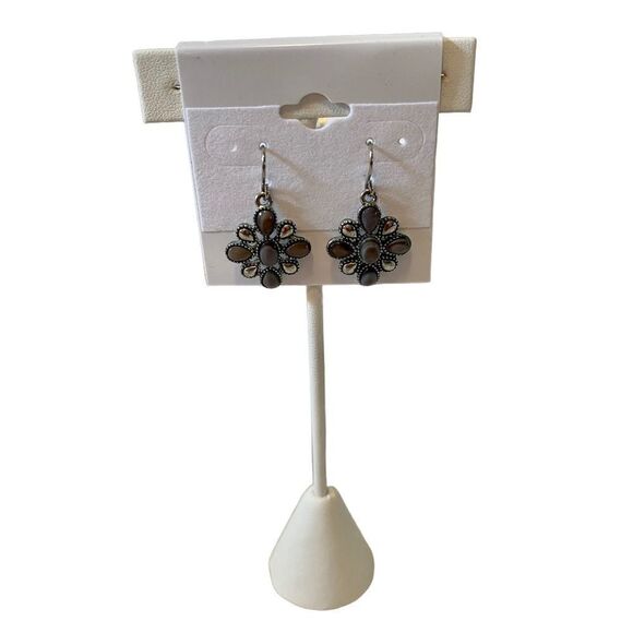 Chaps. Sliver & Purplish/Gray Toned Flower Shaped Earrings. - Picture 2 of 7